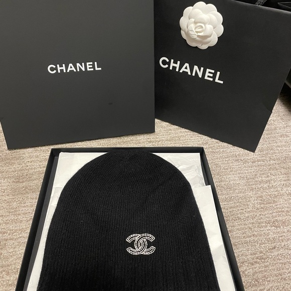 Chanel Black Beanie with Logo - Picture 1 of 5